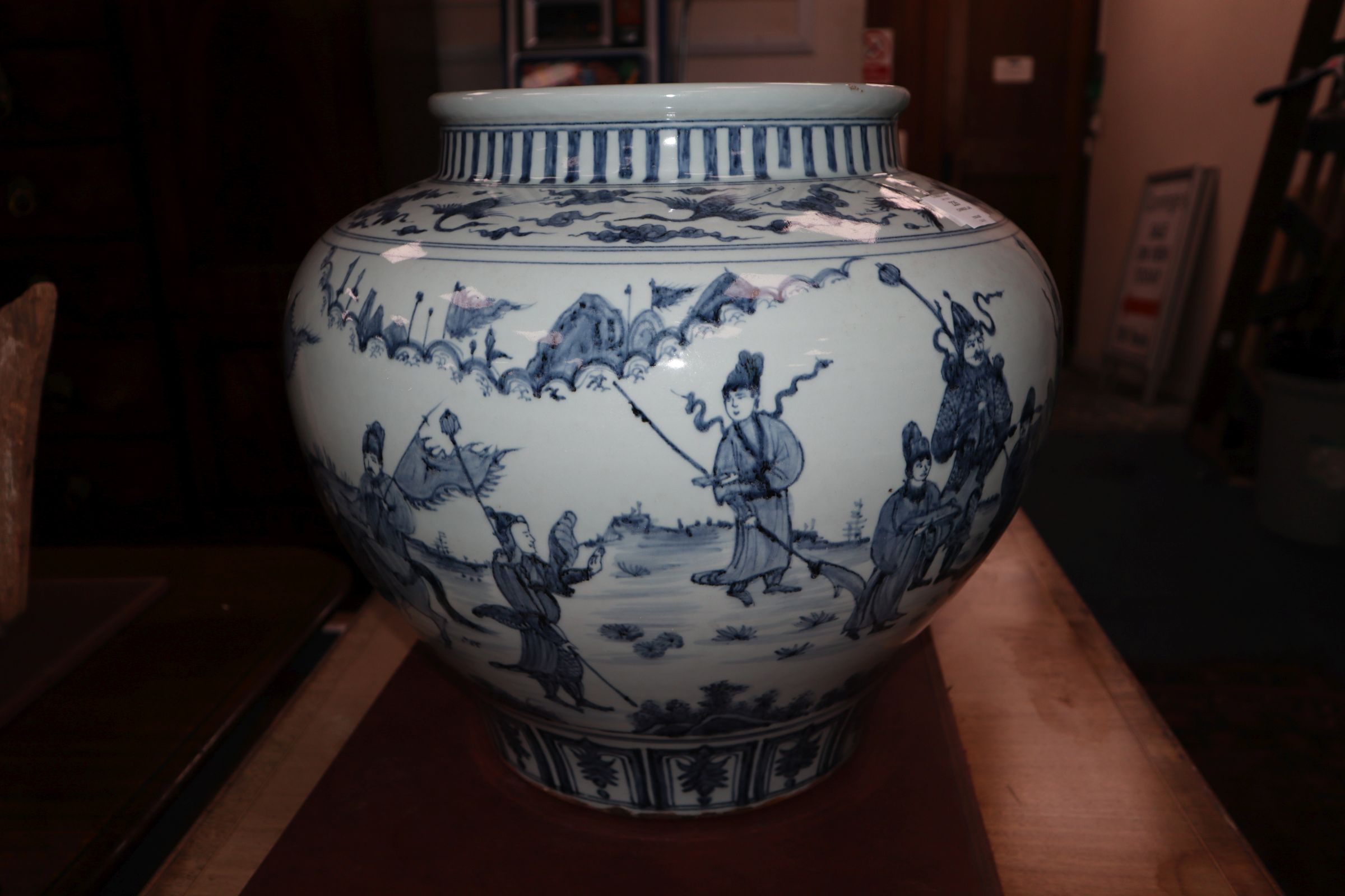 A large Chinese blue and white Guan jar height 40cm - Image 6 of 10