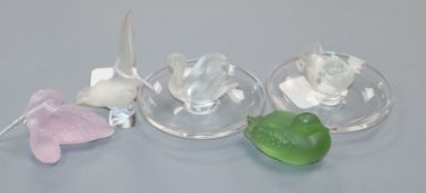 A Daum frosted pink glass model of a swan and cygnet and four small Lalique items, comprising a swan