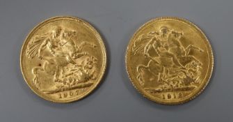 An Edwardian gold sovereign, 1907 and a George V gold sovereign, 1918.