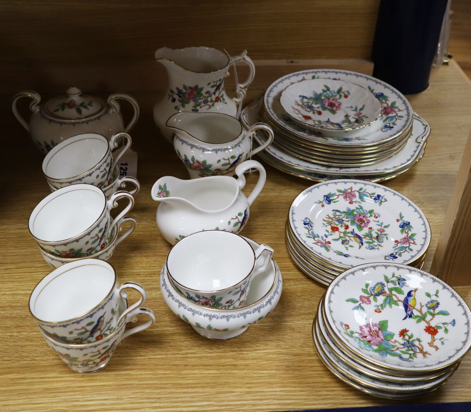 An Aynsley Pembroke pattern tea service, comprising cake plate, milk jug, oval sucrier and cover,