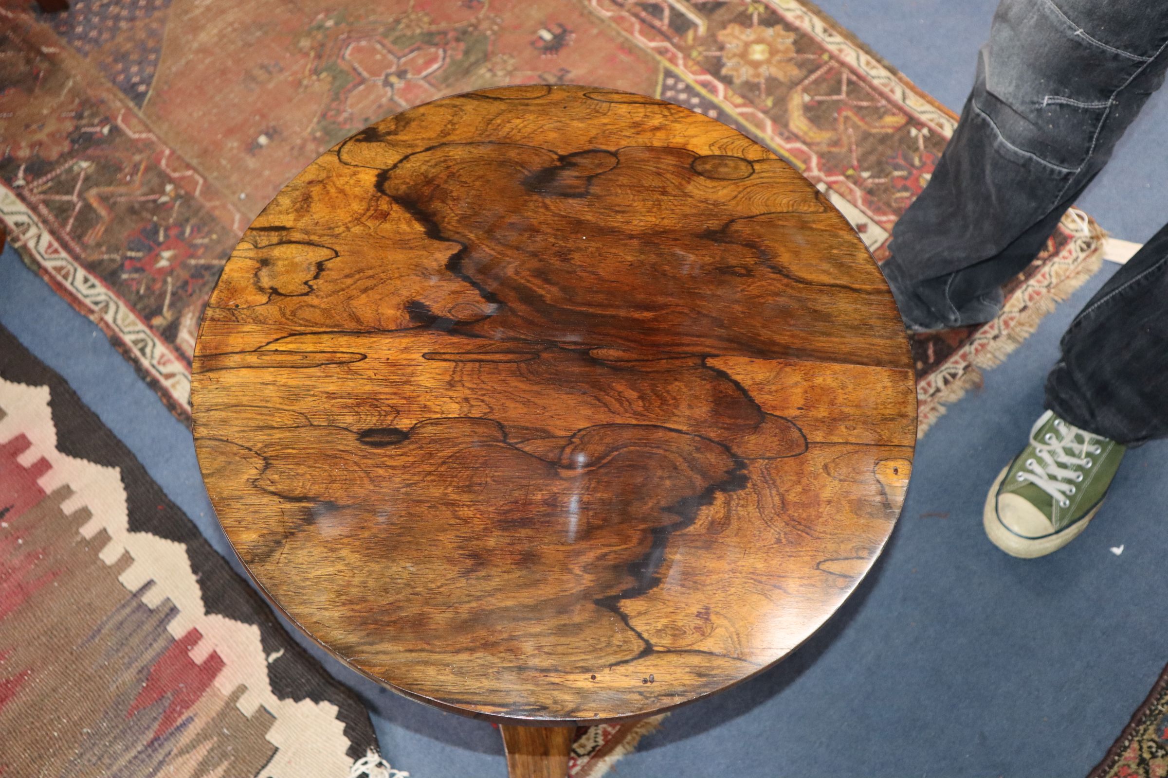 An early Victorian rosewood circular occasional table Diameter 49cm - Image 3 of 5