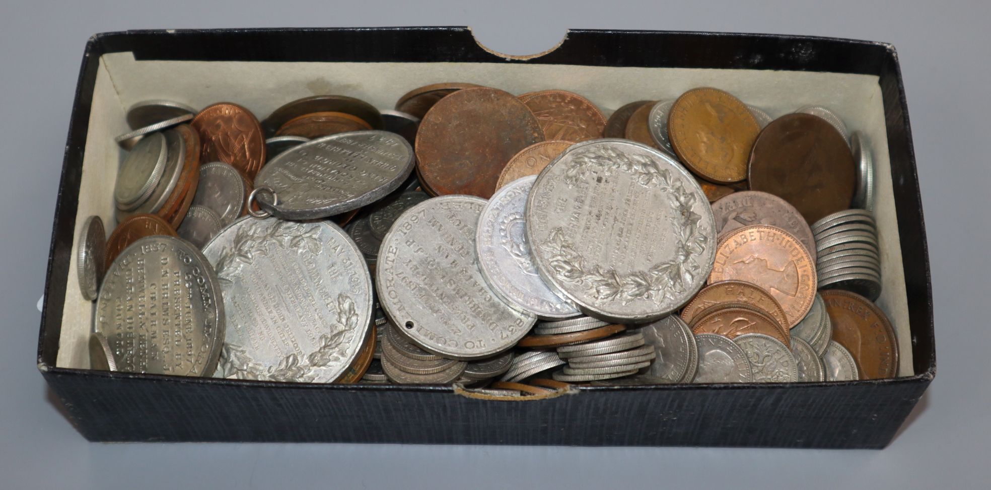 A quantity of mixed coinage