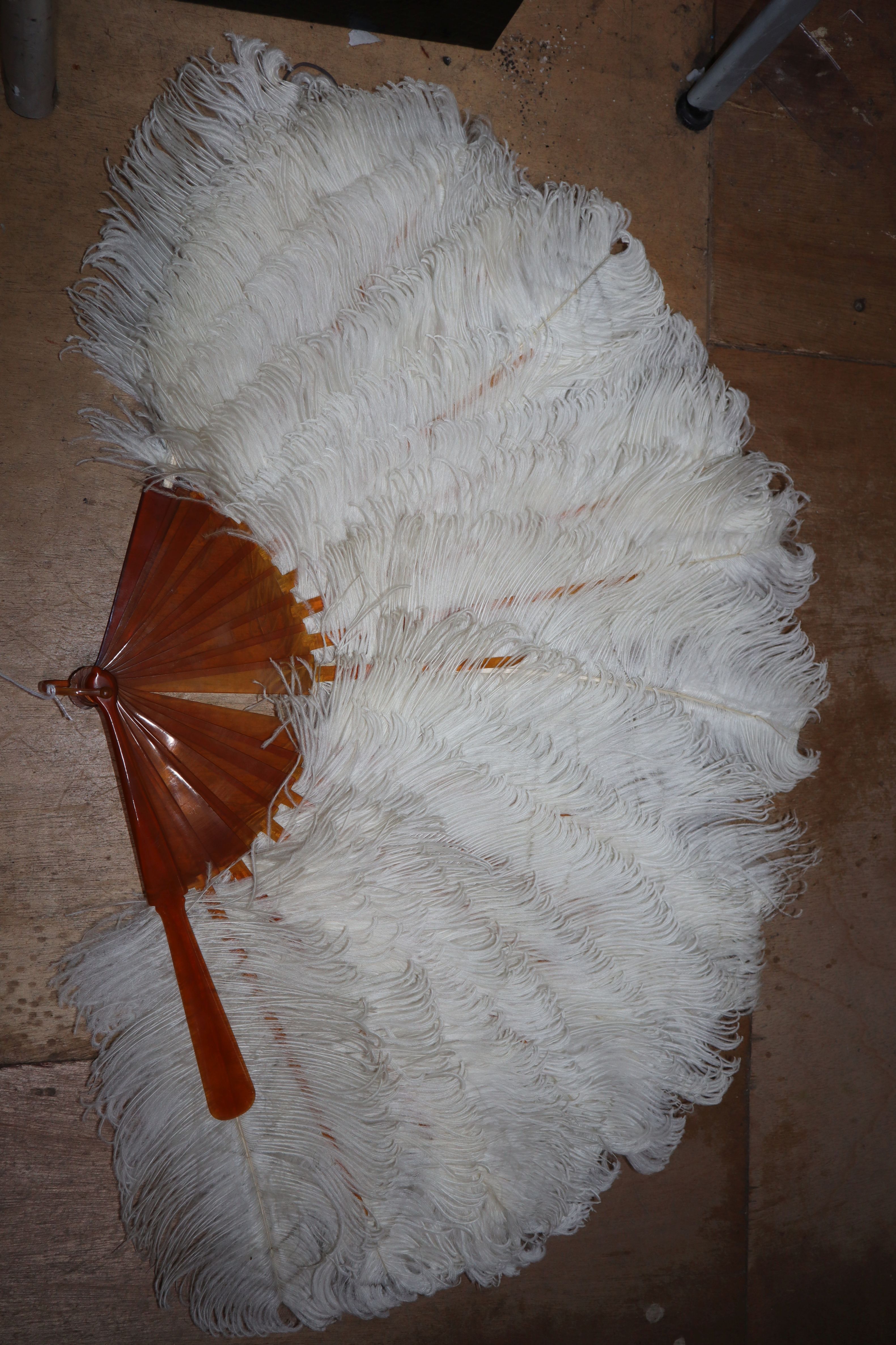 Two white ostrich feather fans, one with gold-monogrammed blond faux-tortoiseshell guard sticks - Image 3 of 5