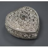 A late Victorian repousse silver heart shaped trinket box, Birmingham, 1899, 11.5cm, 5 oz.