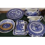 A quantity of 'Old Willow' pattern ceramics
