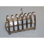 A George V seven bar silver toastrack, Birmingham, 1922, length 16cm, 6.5 oz.