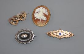 A 9ct gold mounted cameo brooch, a 9ct bar brooch and two other brooches including a late