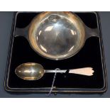 A cased George V silver quaich and spoon, by Goldsmiths & Silversmiths Co Ltd, London, 1928.
