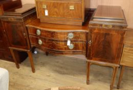 An Edwardian inlaid mahogany serpentine fronted sideboard W.167.5cm