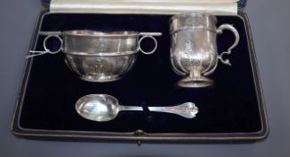 A cased matched George V silver three piece christening set, Goldsmiths & Silversmiths Co Ltd,