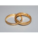 Two 22ct gold wedding bands.