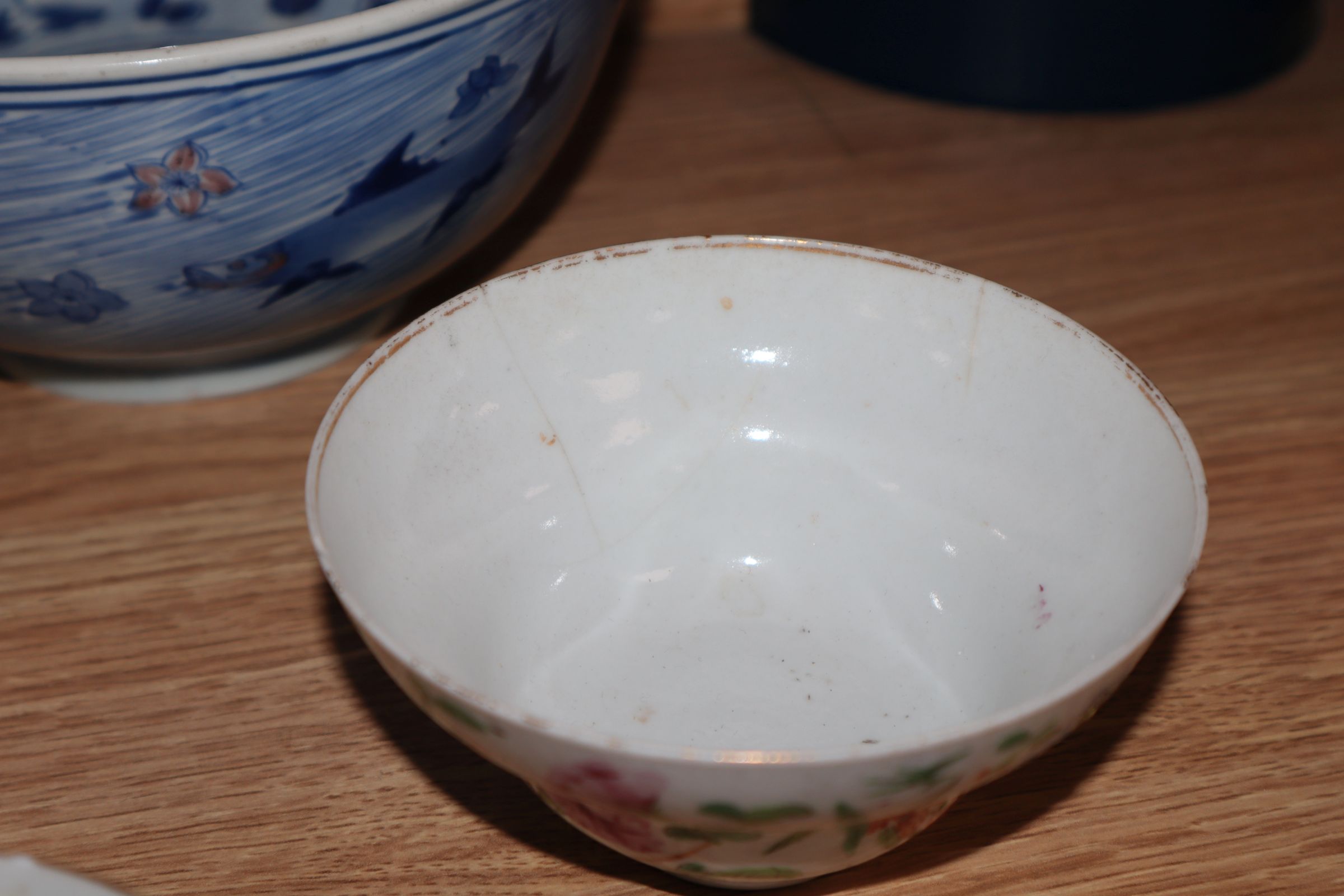 Five Chinese porcelain bowls - Image 11 of 13