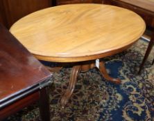 A Victorian faded mahogany oval loo table W.124cm