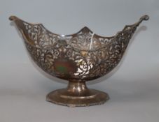 An Edwardian pieced silver oval bowl by Josiah Williams & Co, London, 1904, 35cm, 29.5 oz.