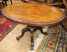 A late Victorian inlaid walnut oval loo table W.120cm
