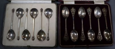 Two George V cased sets of six silver teaspoons.