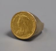 A Victoria 1901 half sovereign ring, with 9ct shank.