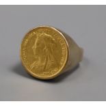 A Victoria 1901 half sovereign ring, with 9ct shank.