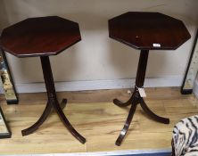 A pair of Regency design octagonal mahogany tripod wine tables H.73cm
