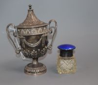 A silver urn and cover, swag and acanthus decoration, London 1935, D & J Welby (a.f.) and a silver