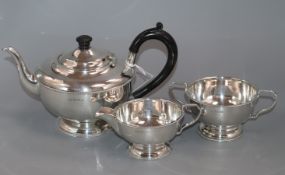 A George V silver three-piece tea service, of circular bead-edged form, Birmingham, 1931, gross 20