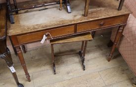 A Victorian mahogany side table (loose top) W.107cm