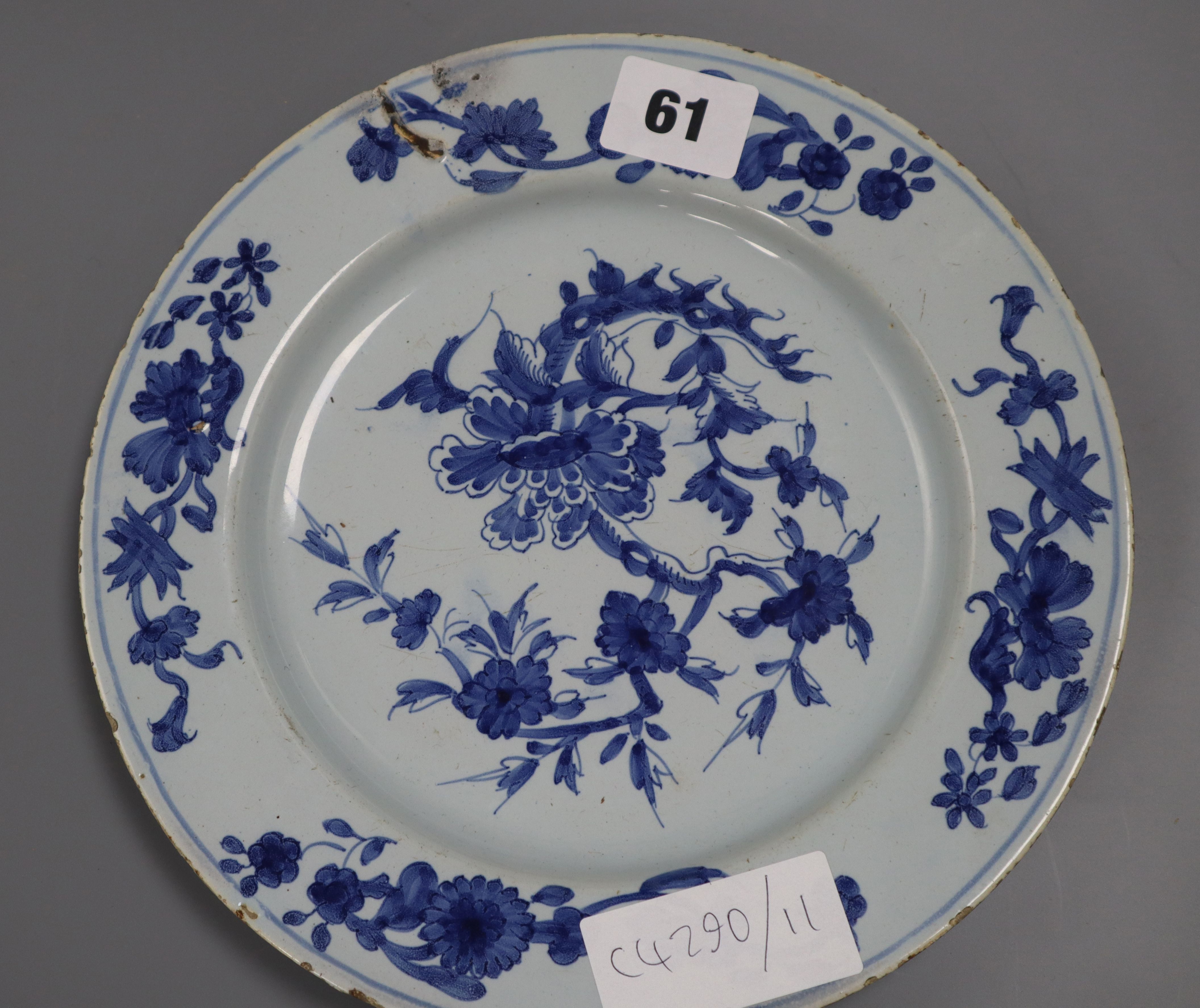 An 18th century English delftware plate diameter 22cm