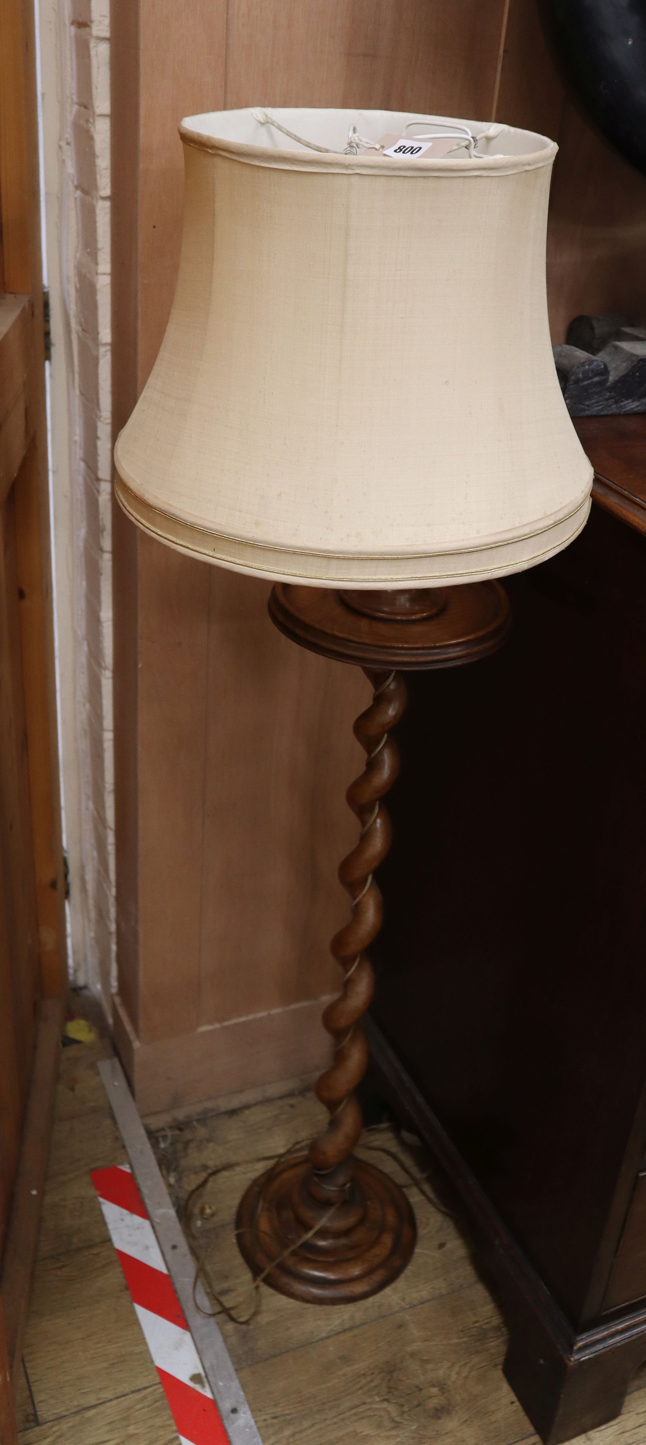 A twist column standard lamp H.130cm