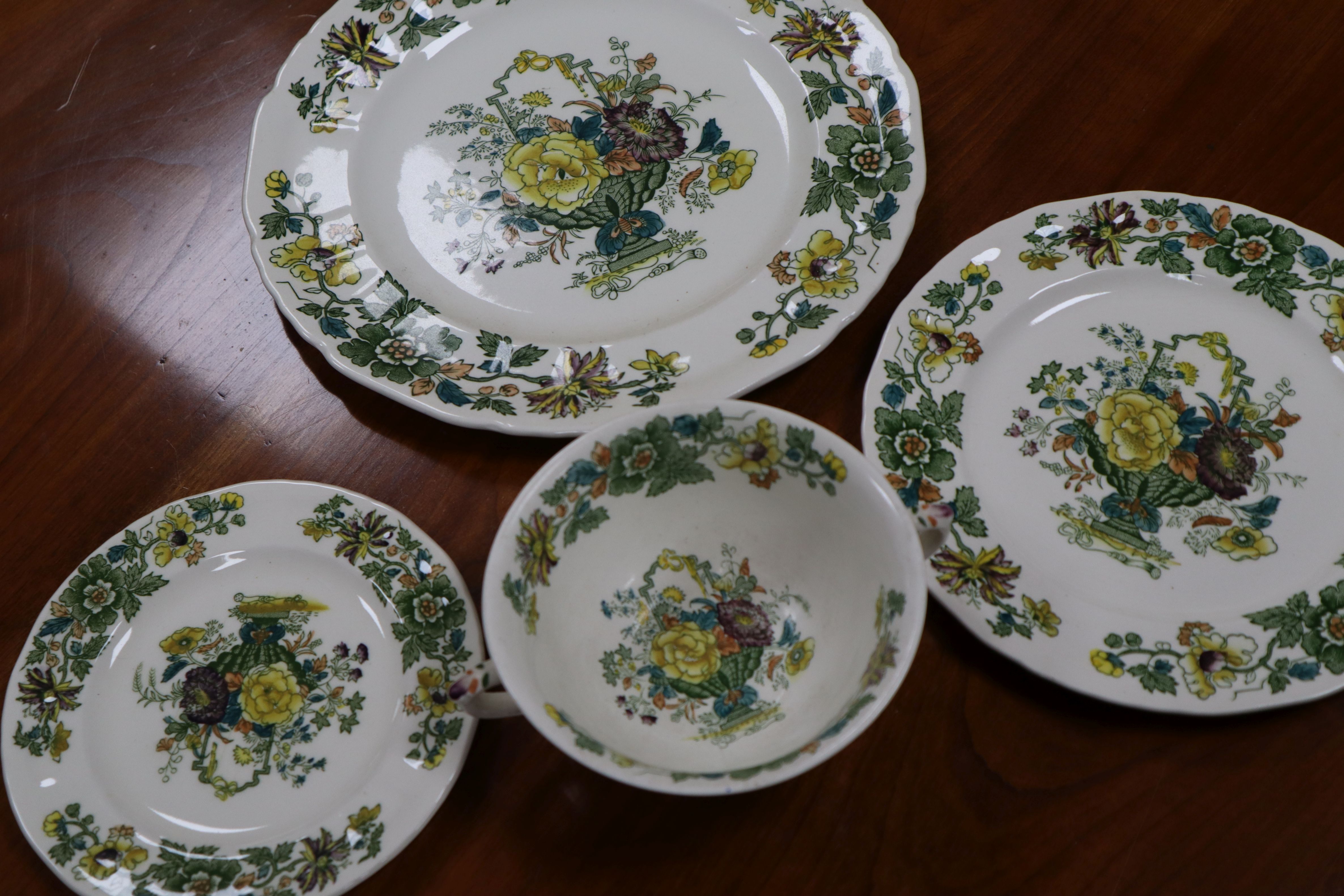 A quantity of Masons Ironstone 'Strathmore' pattern tableware