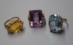 A 9k and citrine dress ring and two other 9ct dress rings.