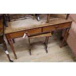 A Victorian mahogany side table (loose top) W.107cm