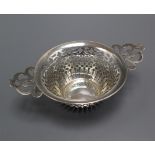 A late Victorian pierced silver two handled bowl, Deakin & Francis, Birmingham, 1899, 15.2cm over