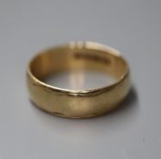 An engraved 9ct gold wedding band.