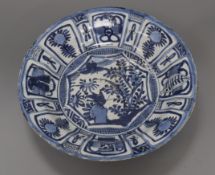 A Chinese Kraak blue and white dish, c. 1640 diameter 28cm