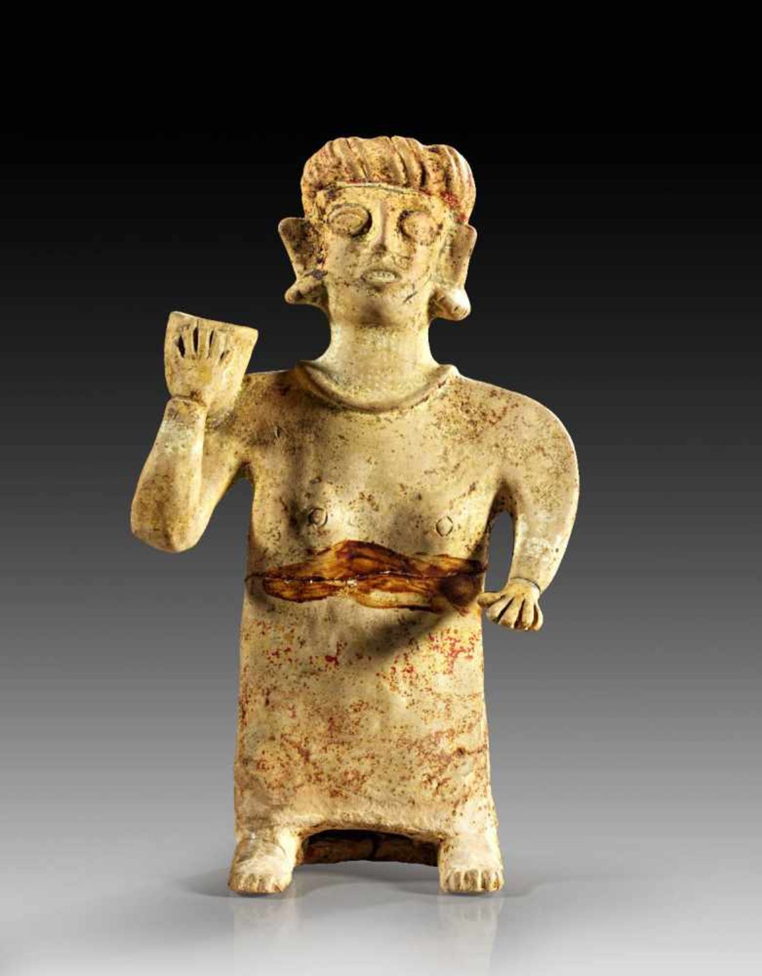 Frauenfigur mit Becher. Östlicher Mittelmeerraum, 8. / 7. Jh. v. Chr. Beiger Ton mit zahlreichen