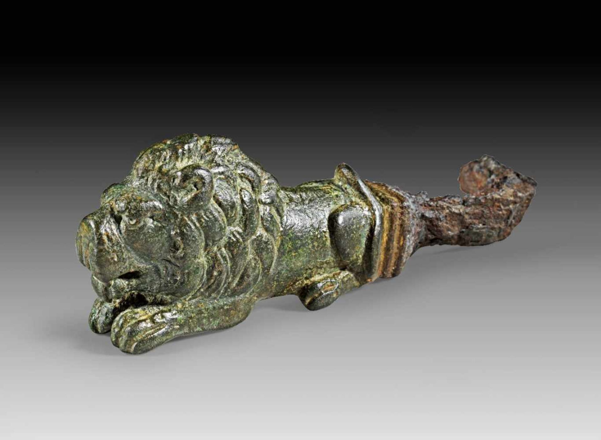 Schlüsselgriff mit Löwenprotome. Römisch, 1. - 2. Jh. n. Chr. L 11,5cm. Bronze und Eisen.