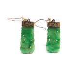 A PAIR OF EARLY 20TH CENTURY CHINESE GOLD AND JADEITE PENDENT EARRINGS each with a tapering