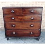 A MAHOGANY CHEST OF DRAWERS the oblong top with reeded edge above two short and three long drawers