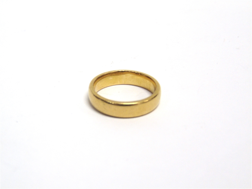 A LATE VICTORIAN 22CT GOLD 'D' SECTION WEDDING BAND Chester 1897, size L, 6.6g