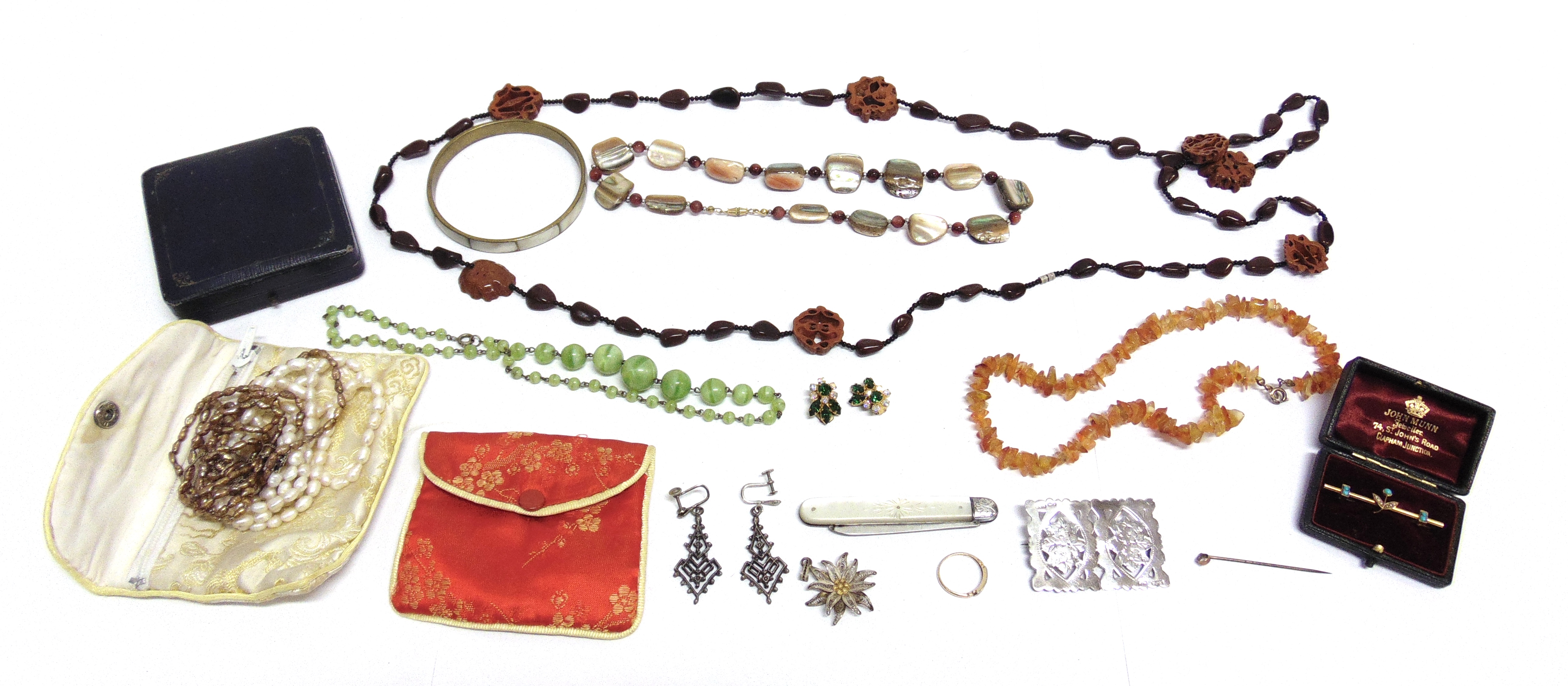 A COLLECTION OF EDWARDIAN AND LATER JEWELLERY including; an early 20th century rose gold,