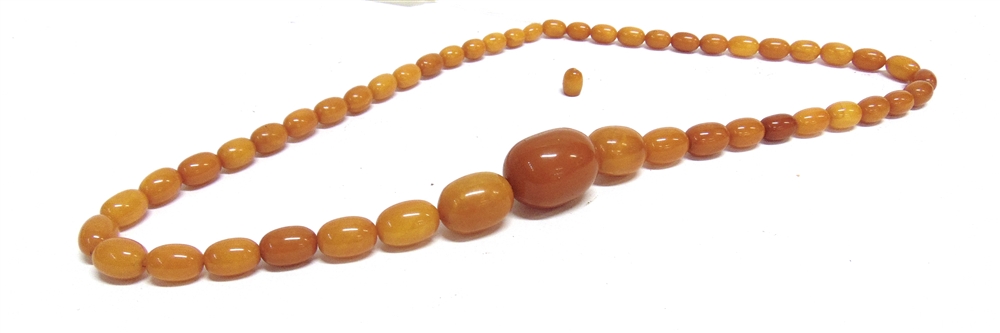 AN EARLY 20TH CENTURY AMBER NECKLACE the 50 oval beads graduated approx. 35mm X 26mm to 12 X 8mm,