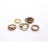FOUR 9CT GOLD RINGS AND A 22CT GOLD WEDDING BAND comprising; a 9ct rose gold wedding band, Chester