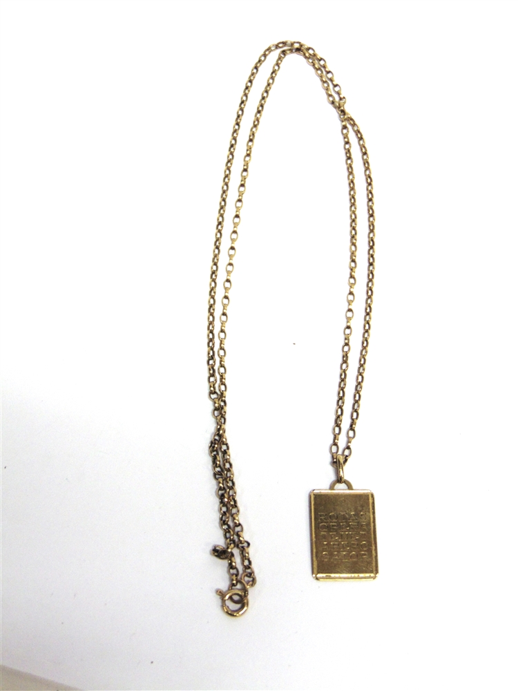 A MODERN 9CT GOLD BELCHER NECKLACE AND AN ACROSTIC PENDANT the necklace on a bolt ring clasp stamped