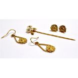 AN EARLY 20TH CENTURY GOLD, ENAMEL AND DIAMOND 'DAISIES' STICK PIN AND TWO PAIRS OF MODERN '