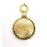 AN EARLY 19TH CENTURY GOLD VINAIGRETTE of pocket watch form with central engine turned panels within