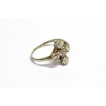 AN EARLY 20TH CENTURY GOLD AND DIAMOND FIVE STONE CRUCIFORM-CLUSTER RING the five old-cut stones