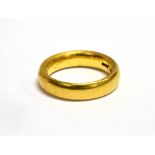 A 22CT GOLD COURT SHAPED WEDDING BAND Birmingham 1926, 5mm wide, leading edge size K, 8.6g