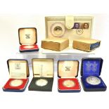 GREAT BRITAIN - ASSORTED STERLING SILVER comprising five Elizabeth II commemorative Silver Jubilee