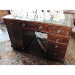 AN EDWARDIAN MAHOGANY TWIN PEDESTAL DESK with green tooled leather inset top, 120cm wide 64cm deep
