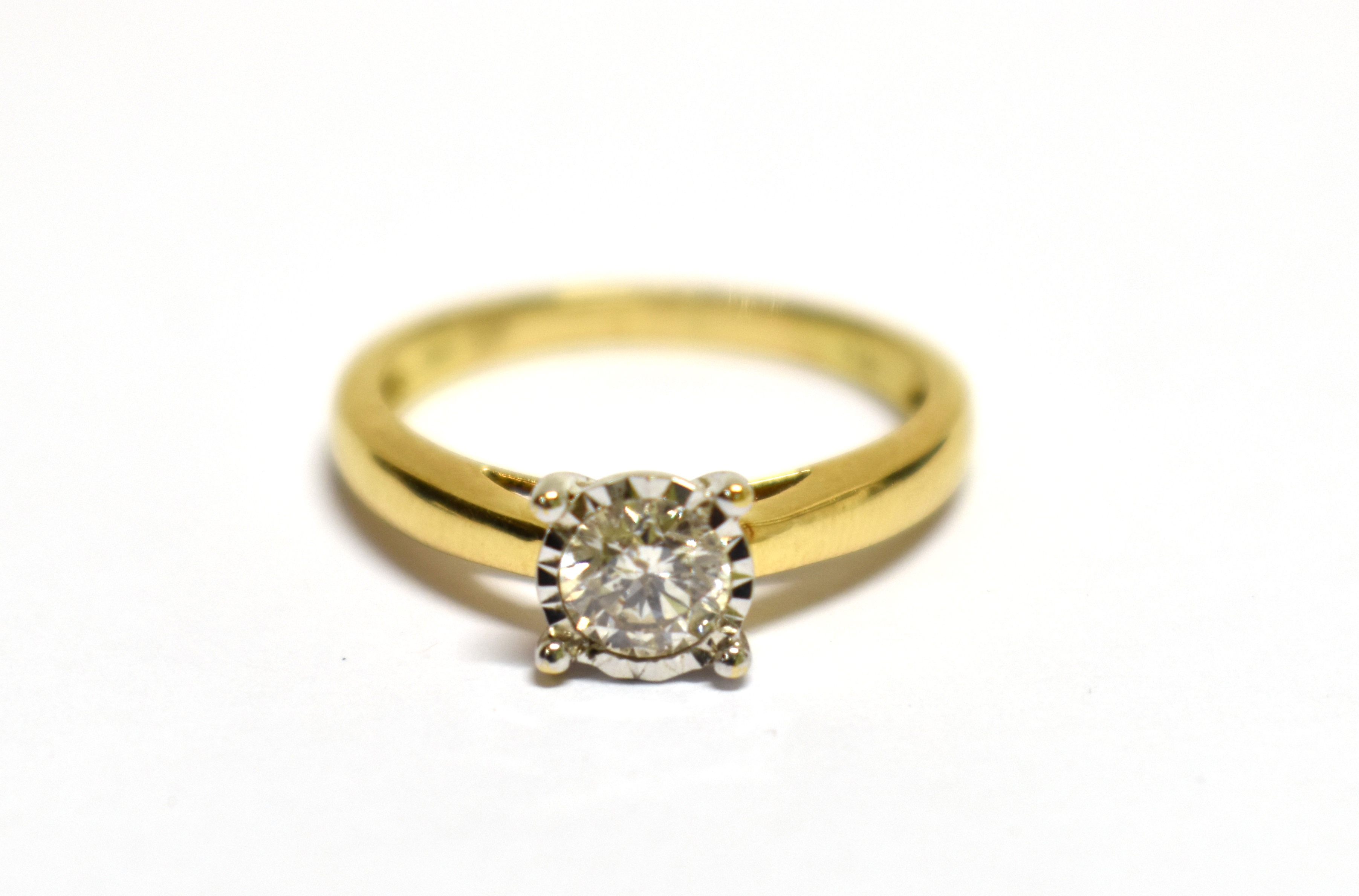 A MODERN DIAMOND SOLITAIRE RING the round brilliant approx. 0.50cts, in a white illusion-claw - Image 6 of 9